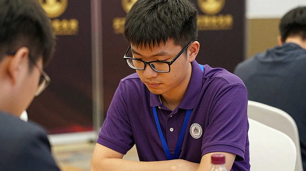 FIDE सर्वे: तीन में से चार महिला शतरंज खिलाड़ियों ने भेदभाव या उत्पीड़न की बात कही — जो आंकड़ा अपना हरकत-नक्शा नहीं देता
